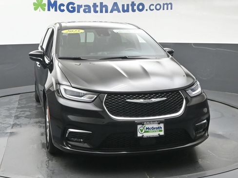 Used 2025 Chrysler Pacifica Select FWD image 5