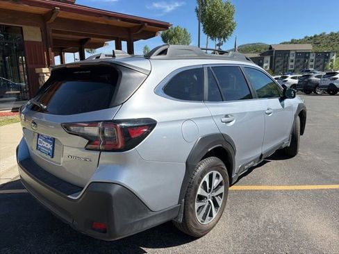 Used 2025 Subaru Outback Premium AWD/4WD image 9