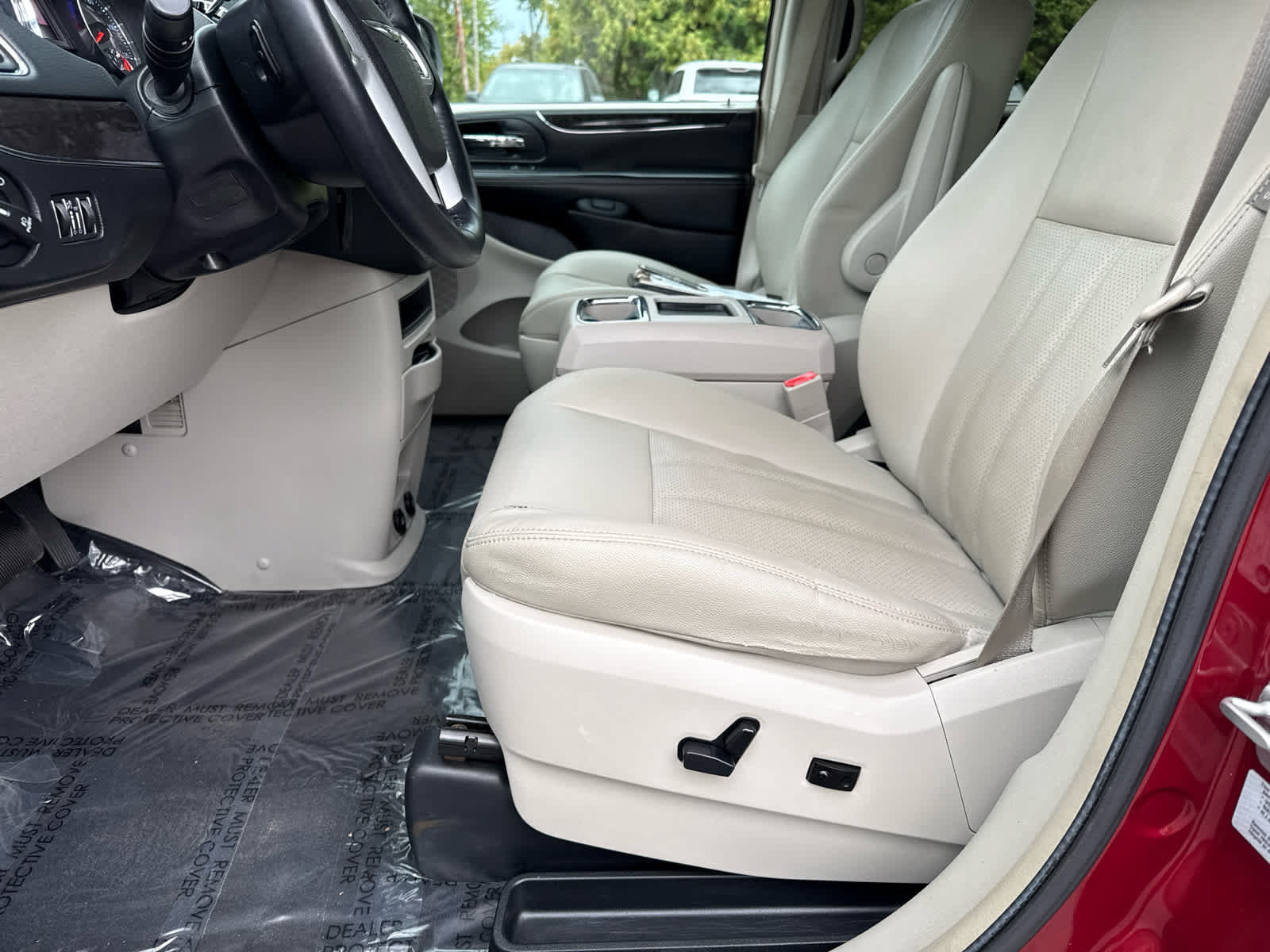 Used 2015 Chrysler Town & Country Touring-L w/ Driver Convenience Group FWD image 11