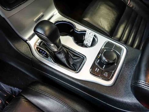 Used 2018 Jeep Grand Cherokee Limited AWD/4WD image 25