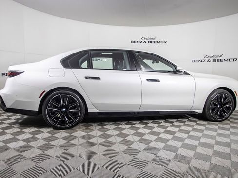 Used 2025 BMW 760i xDrive w/ Executive Package AWD/4WD image 3