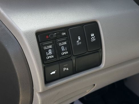 Used 2012 Honda Odyssey Touring Elite image 12