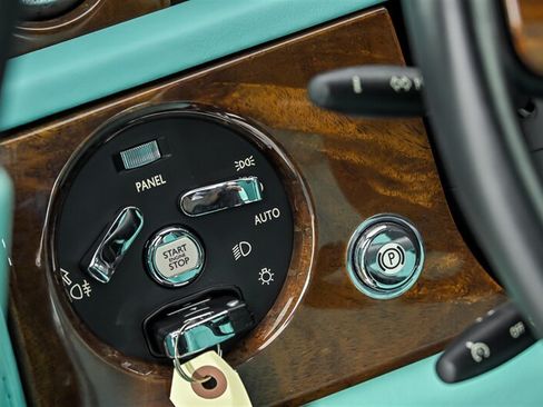 Used 2013 Rolls-Royce Phantom Drophead Coupe RWD image 26