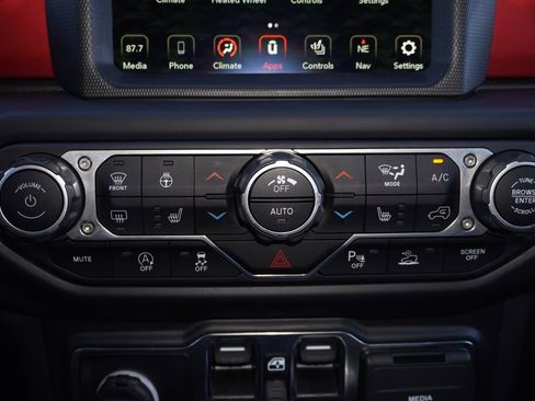 Used 2022 Jeep Wrangler Unlimited Rubicon w/ Xtreme Recon 35" Tire Package image 16