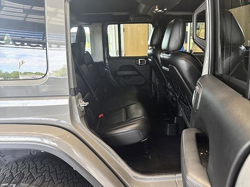 Used 2021 Jeep Wrangler Unlimited Rubicon w/ Trailer Tow Package AWD/4WD image 20