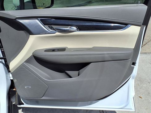 Certified 2023 Cadillac XT6 Premium Luxury image 11