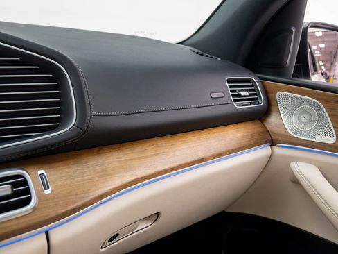 Certified 2025 Mercedes-Benz GLS 450 4MATIC image 33