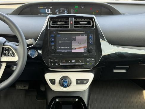 Certified 2018 Toyota Prius Three FWD image 21