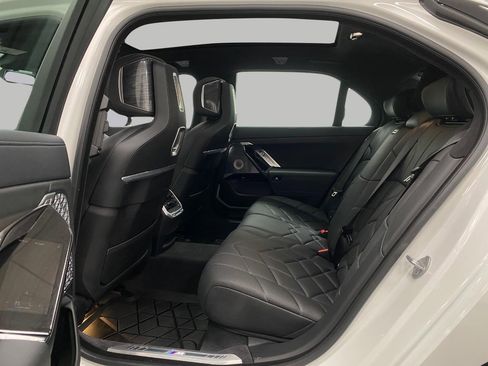 Certified 2025 BMW 760i xDrive w/ Executive Package image 29