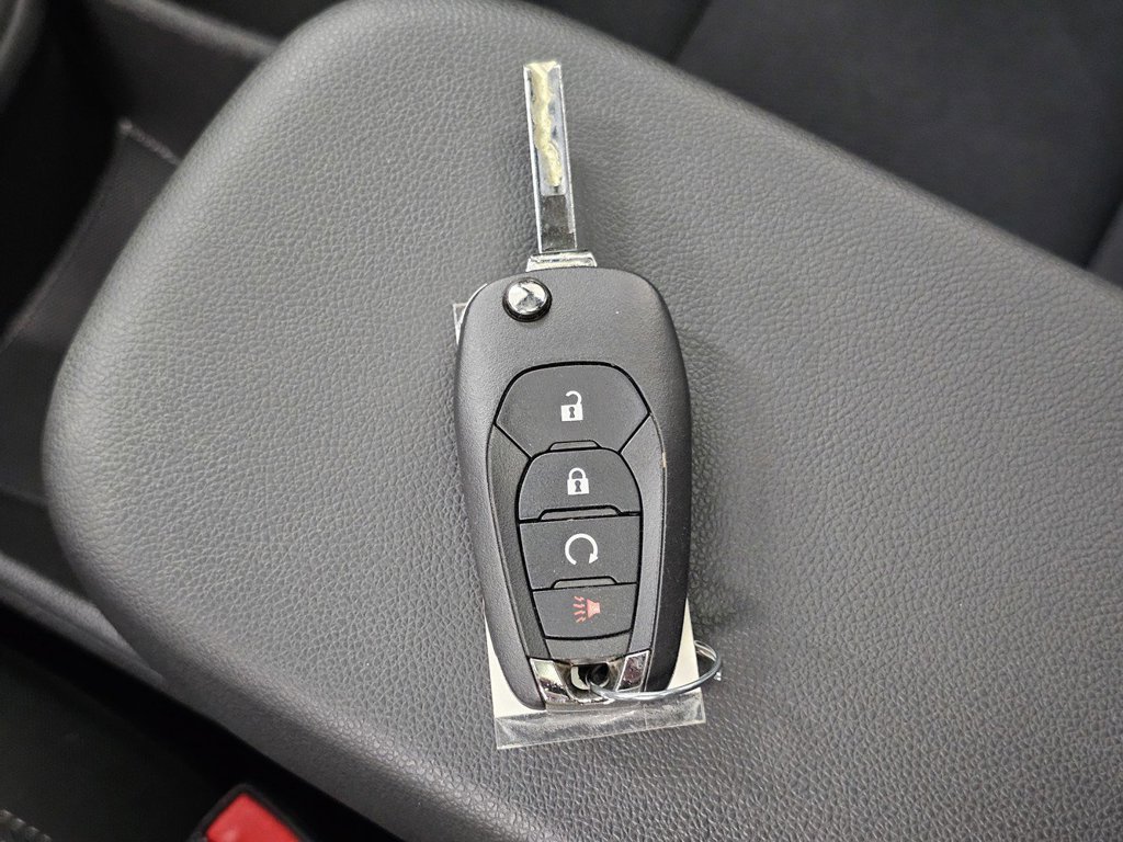 Used 2025 Chevrolet Trax RS w/ Sunroof Package FWD image 36