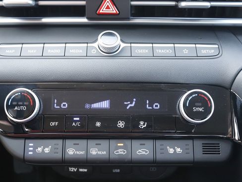 New 2025 Hyundai Elantra Limited image 26