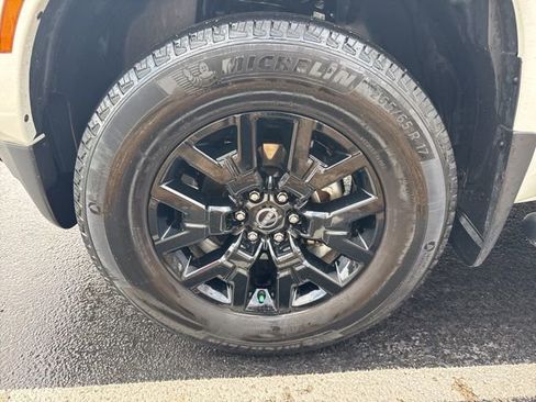 Used 2023 Nissan Frontier SV w/ Midnight Edition Package image 9