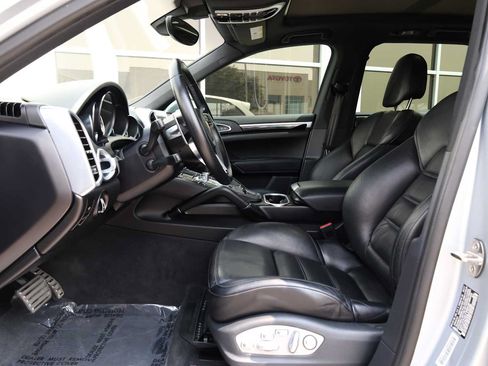 Used 2017 Porsche Cayenne S AWD/4WD image 4