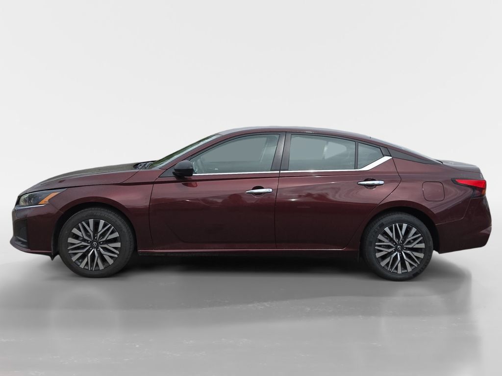 Used 2024 Nissan Altima 2.5 SV AWD/4WD image 2