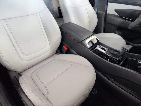 Used 2025 Hyundai Santa Cruz SEL AWD/4WD image 11