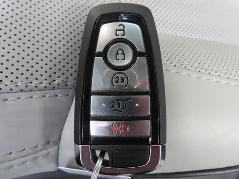 Used 2025 Ford Expedition Max Platinum w/ Platinum Ultimate Package AWD/4WD image 79