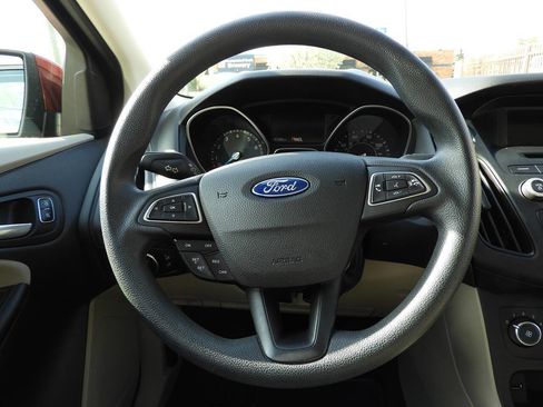 Used 2016 Ford Focus SE FWD image 19
