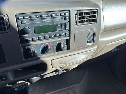 Used 2004 Ford F250 XL image 10
