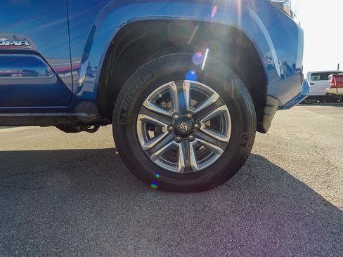 Used 2017 Toyota Tacoma Limited w/ Tow Package AWD/4WD image 13