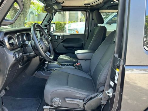 Certified 2020 Jeep Wrangler Sport AWD/4WD image 11