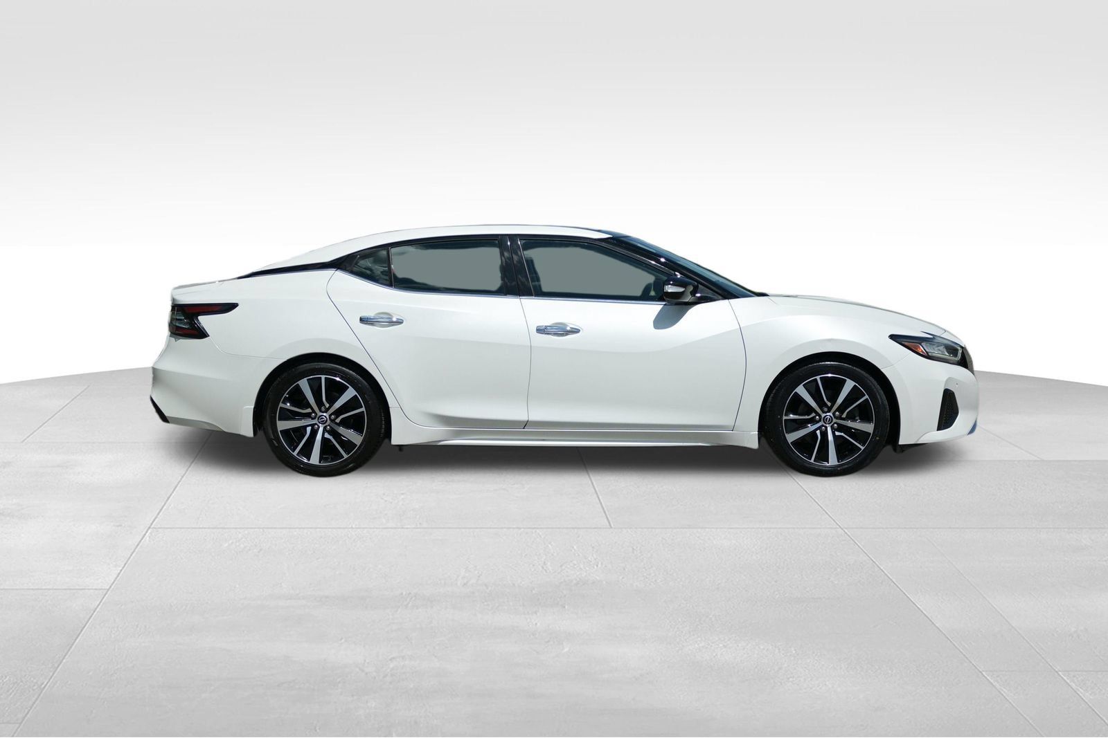 Used 2023 Nissan Maxima SL FWD image 2