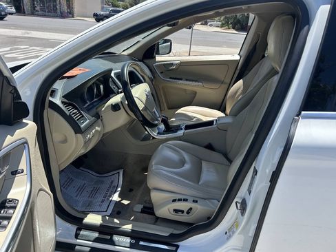 Used 2016 Volvo XC60 T5 Premier w/ Proximity Package FWD image 16