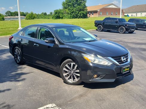 Used 2017 Nissan Altima 2.5 SL w/ Moonroof Package FWD image 31