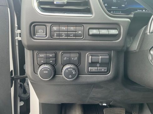 Used 2024 Chevrolet Suburban Premier w/ Advanced Technology Package AWD/4WD image 18