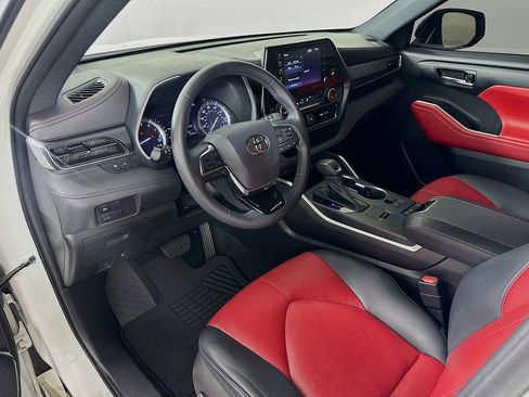 Used 2021 Toyota Highlander XSE image 9