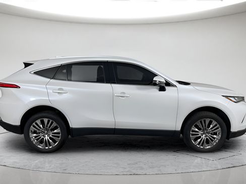 Used 2023 Toyota Venza XLE AWD/4WD image 2