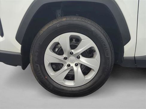 Certified 2025 Toyota RAV4 LE image 28