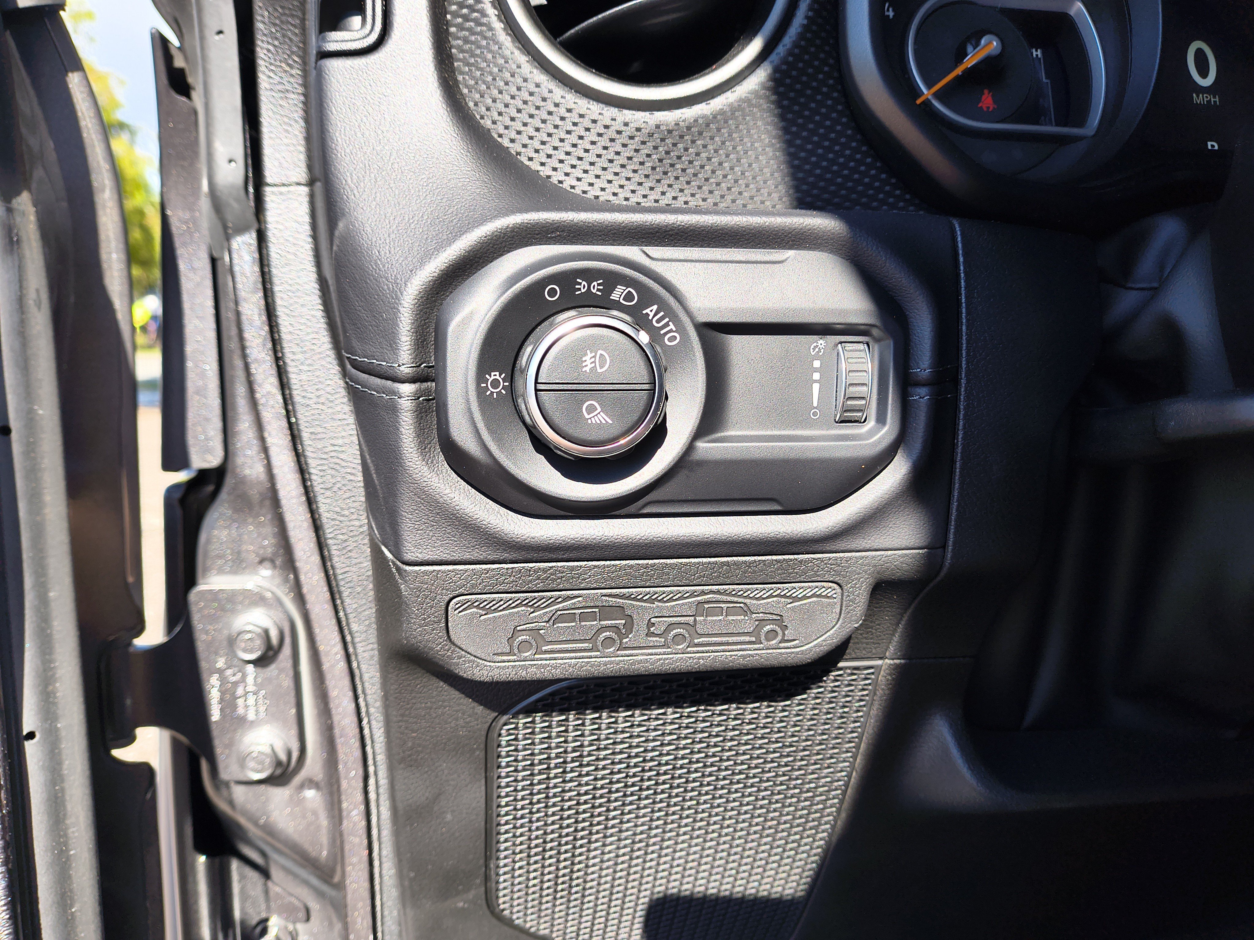 Used 2024 Jeep Gladiator Mojave AWD/4WD image 32