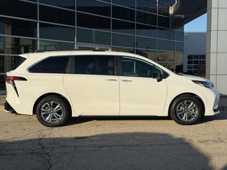 Used 2023 Toyota Sienna XSE video 2