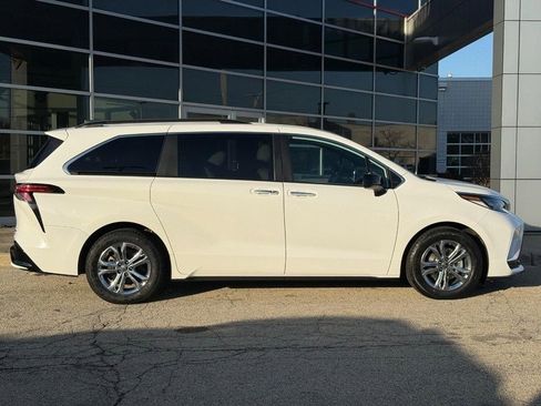 Used 2023 Toyota Sienna XSE image 2