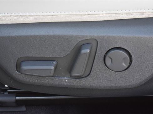 New 2025 Kia Niro EX Touring image 21