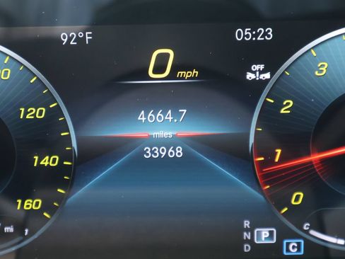 Used 2023 Mercedes-Benz GLB 250 4MATIC image 32