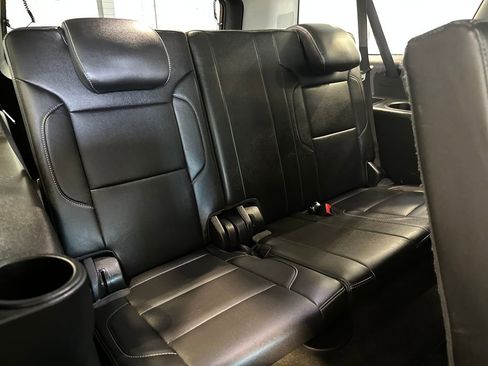 Used 2018 GMC Yukon XL SLT w/ Open Road Package AWD/4WD image 33