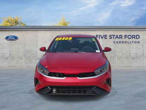 Used 2024 Kia Forte LXS FWD image 3