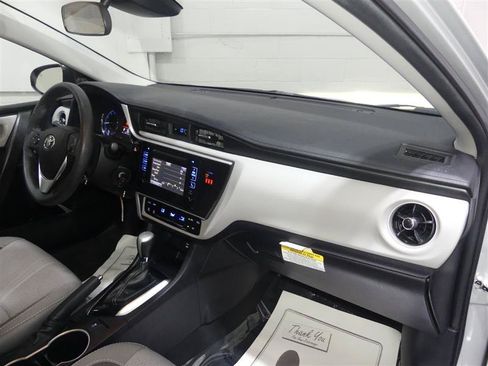 Used 2019 Toyota Corolla LE FWD image 23