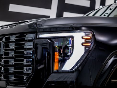 Used 2024 GMC Sierra 2500 Denali Ultimate AWD/4WD image 18