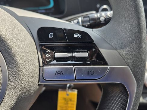 Certified 2025 Hyundai Elantra SE FWD image 23