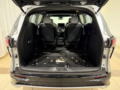 Used 2025 Toyota Sienna XSE w/ XSE Plus Package AWD/4WD image 12