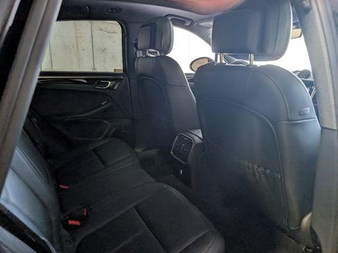 Used 2025 Porsche Macan image 22