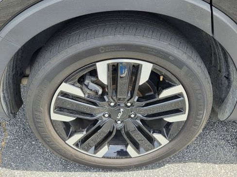 Used 2024 Kia Telluride SX Prestige w/ Towing Package image 9