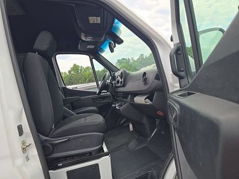 Used 2022 Mercedes-Benz Sprinter 2500 image 8