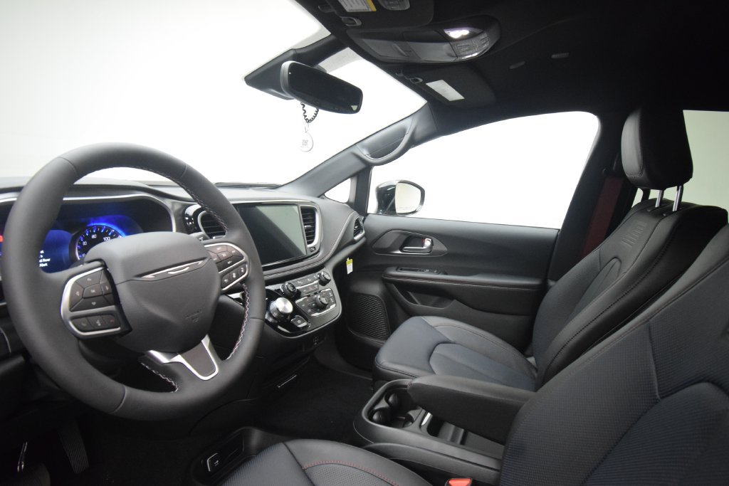 New 2027 Chrysler Pacifica Select AWD/4WD image 30