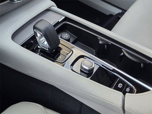 Used 2025 Volvo XC90 T8 Plus w/ Protection Package Premier image 27