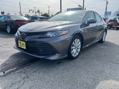 Used 2020 Toyota Camry LE image 8