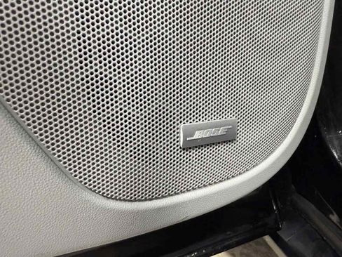 Used 2023 GMC Acadia SLT w/ Technology Package image 9