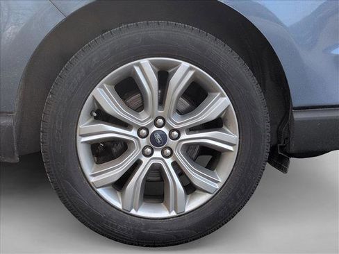 Used 2019 Ford Edge Titanium image 13